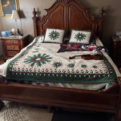 King Bed Room Set With Lots Of Extra Extras Awesome Condition