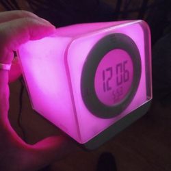 Alarm Clock  Good For Travel    Or Home. Electric And Battery   Battery Not Included  Only Electric Cort 