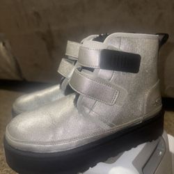 Ugg Boots Sz 5 Big Kid And 10 Little Kid 