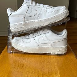 LIKE NEW CONDITION NIKE AIR FORCE 1 size 5.5Y or Will Fit Size 7 Women 