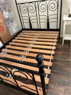 Iron full size bed
