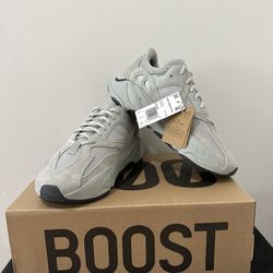 Yeezy 700 Salt