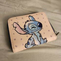 Stitch zip around wallet