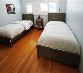 2 twin beds frames