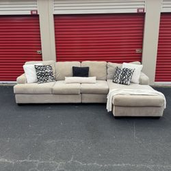 FREE DELIVERY - Cream Sectional 