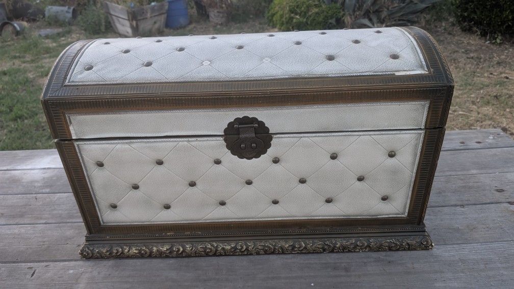 Vintage Upholstered Tufted Storage Chest 18.5"x13.5" Missing Handles - Condition Issues