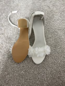 Women’s Size 4.5 White Floral Heel
