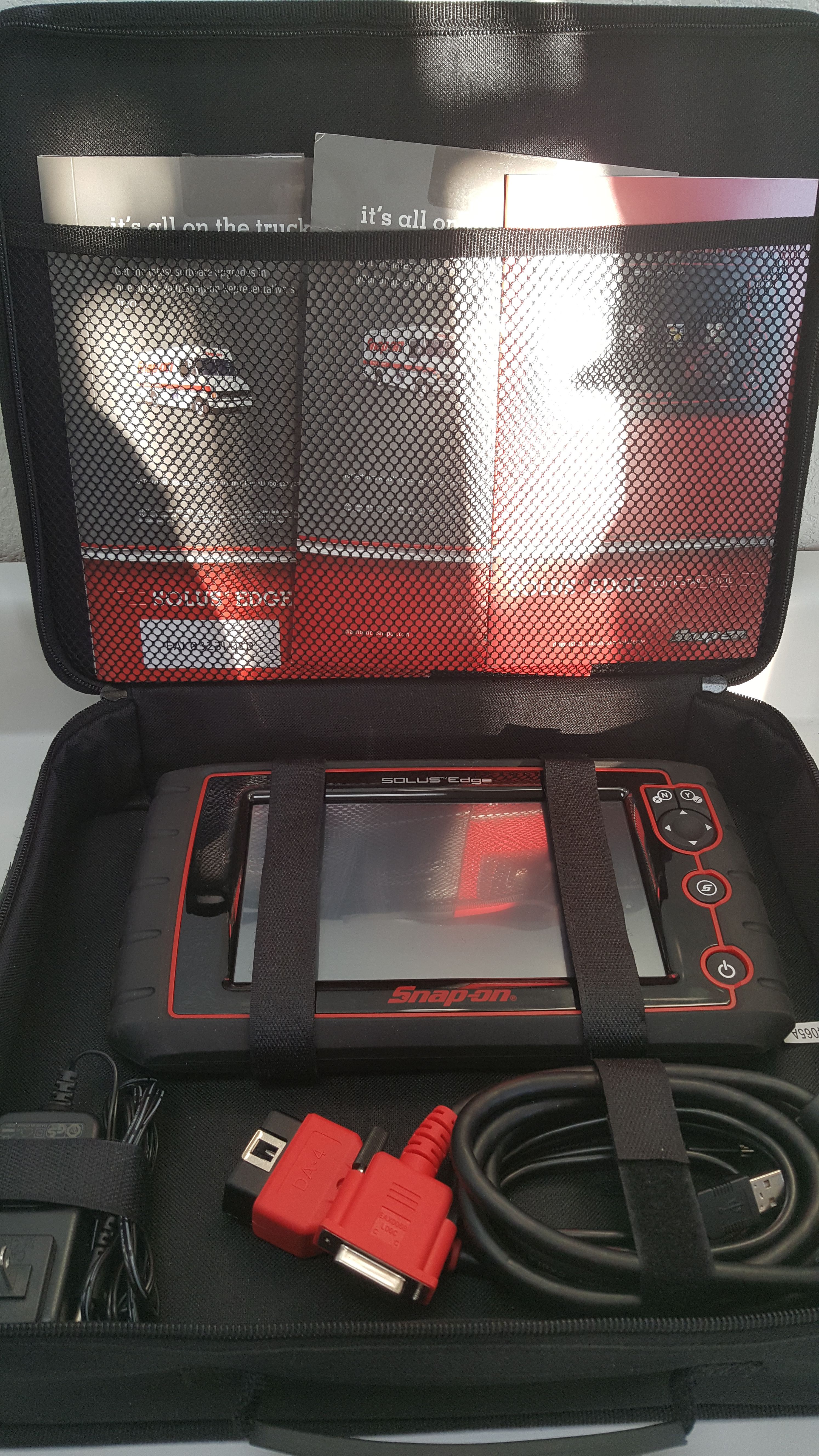Snap-On Solus Edge EESC320 Automotive Scan Tool