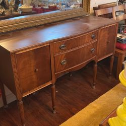 Vintage Sheraton-Style Mahogany Sideboard or Buffet