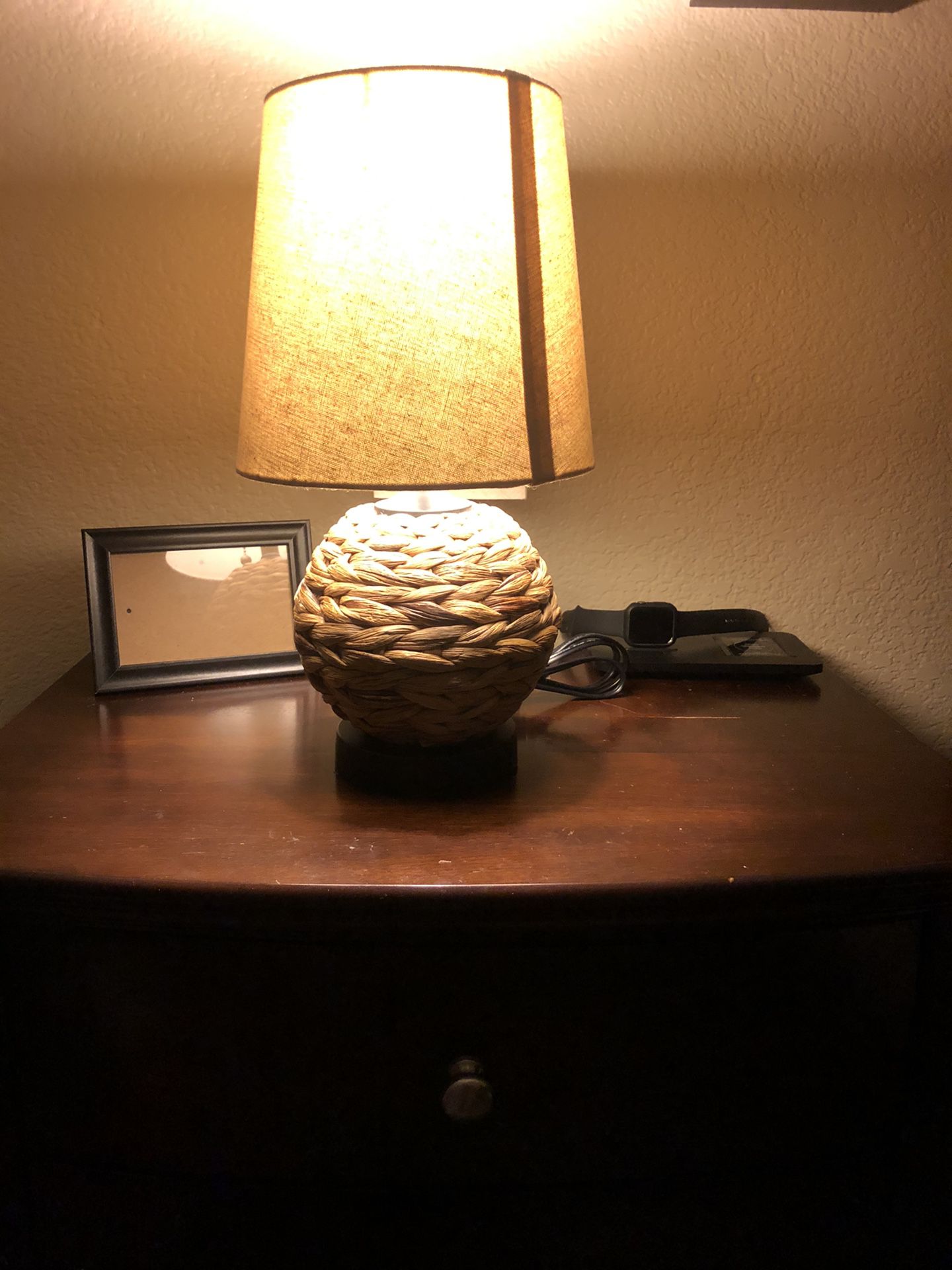 Round Wicker Table Lamp