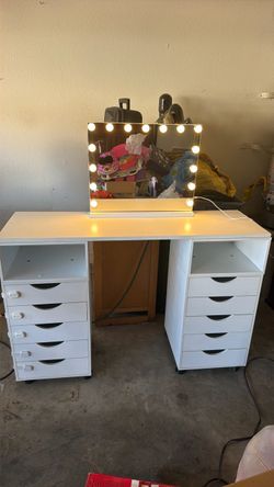 Make-up Vanity