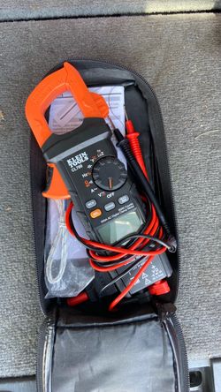 Klein Tools CL600 600A  auto ranging digital clamp meter with accesso