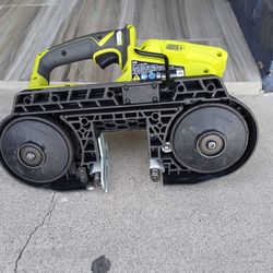 Bandsaw Ryobi 18v tool only