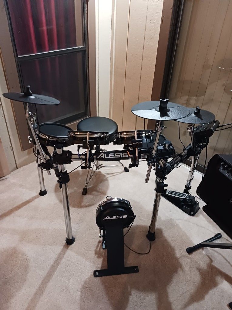 Alexis SURGE Mesh Electronic Drumset W/Simmons DA-2110 Drum Monitor