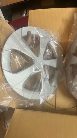2 New universal wheel covers