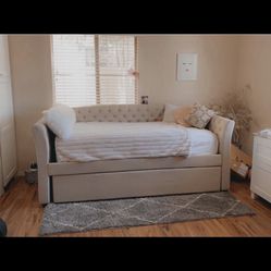 Tufted Twin Trundle Daybed