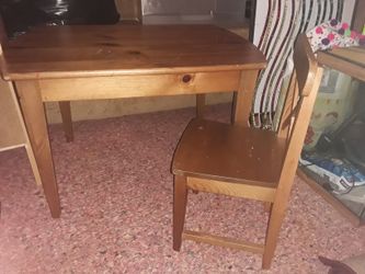 Kids table and chair