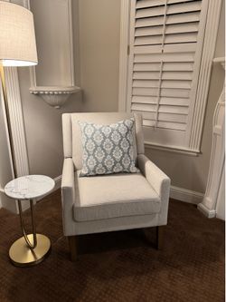 Modern Accent Chair – Like New