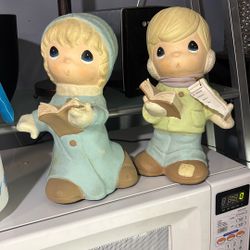 2004 collectors edition precious moments caroler boy and girl