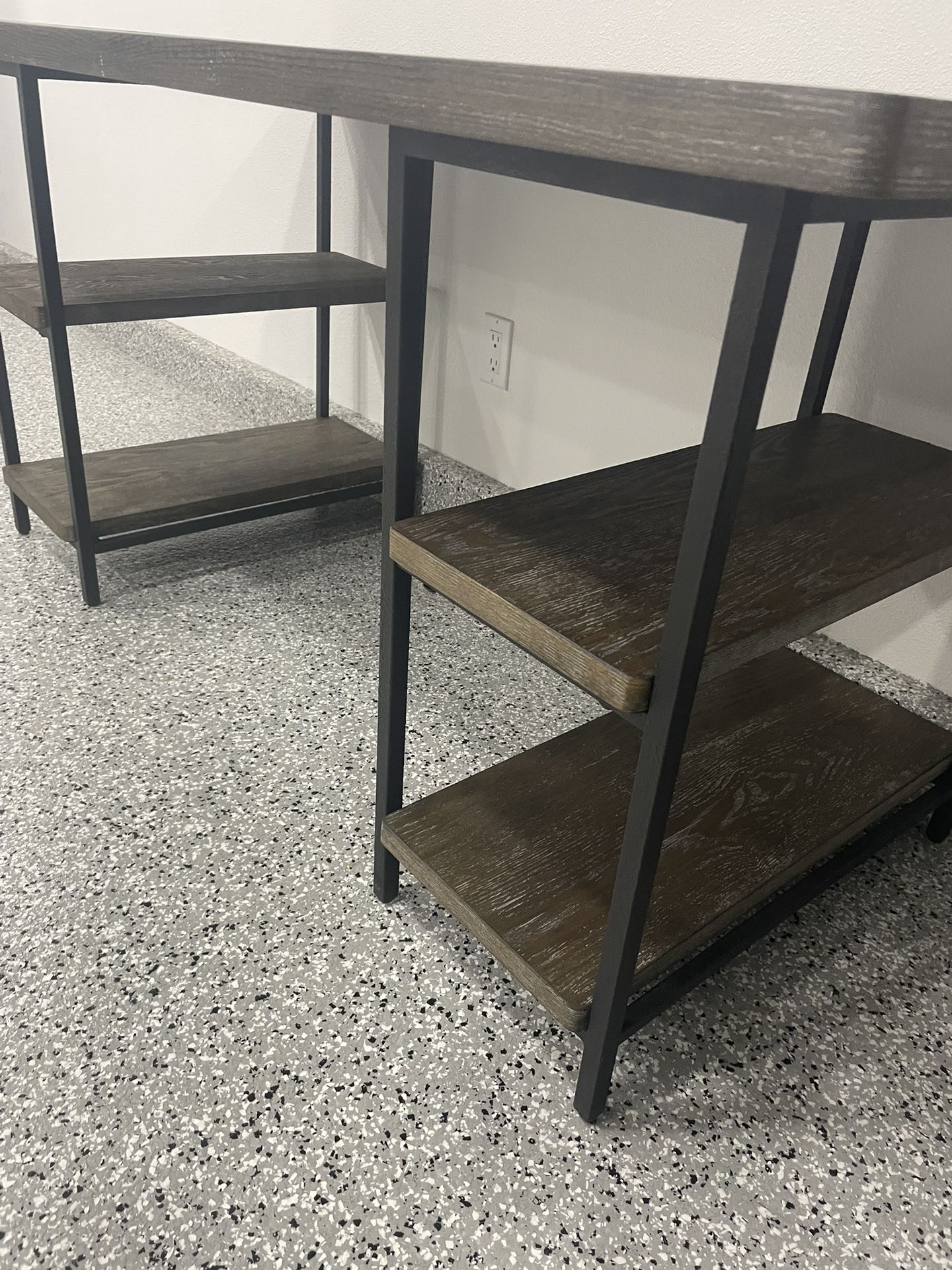 Desk /Table
