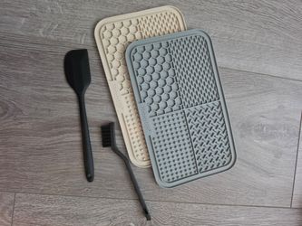 2 unused MateeyLife unused pet licking pads