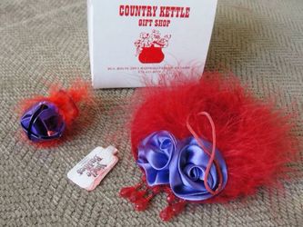 Country Kettle Gift Shop Marshalls Creek, Pa. 2 Christmas Ornaments Red Feathers