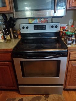 Frigidaire Glass-Top Electric Range