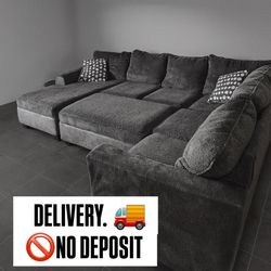 U-shaped couch compartment, and Ottoman with Chase