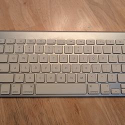 Apple Compact Bluetooth Keyboard 