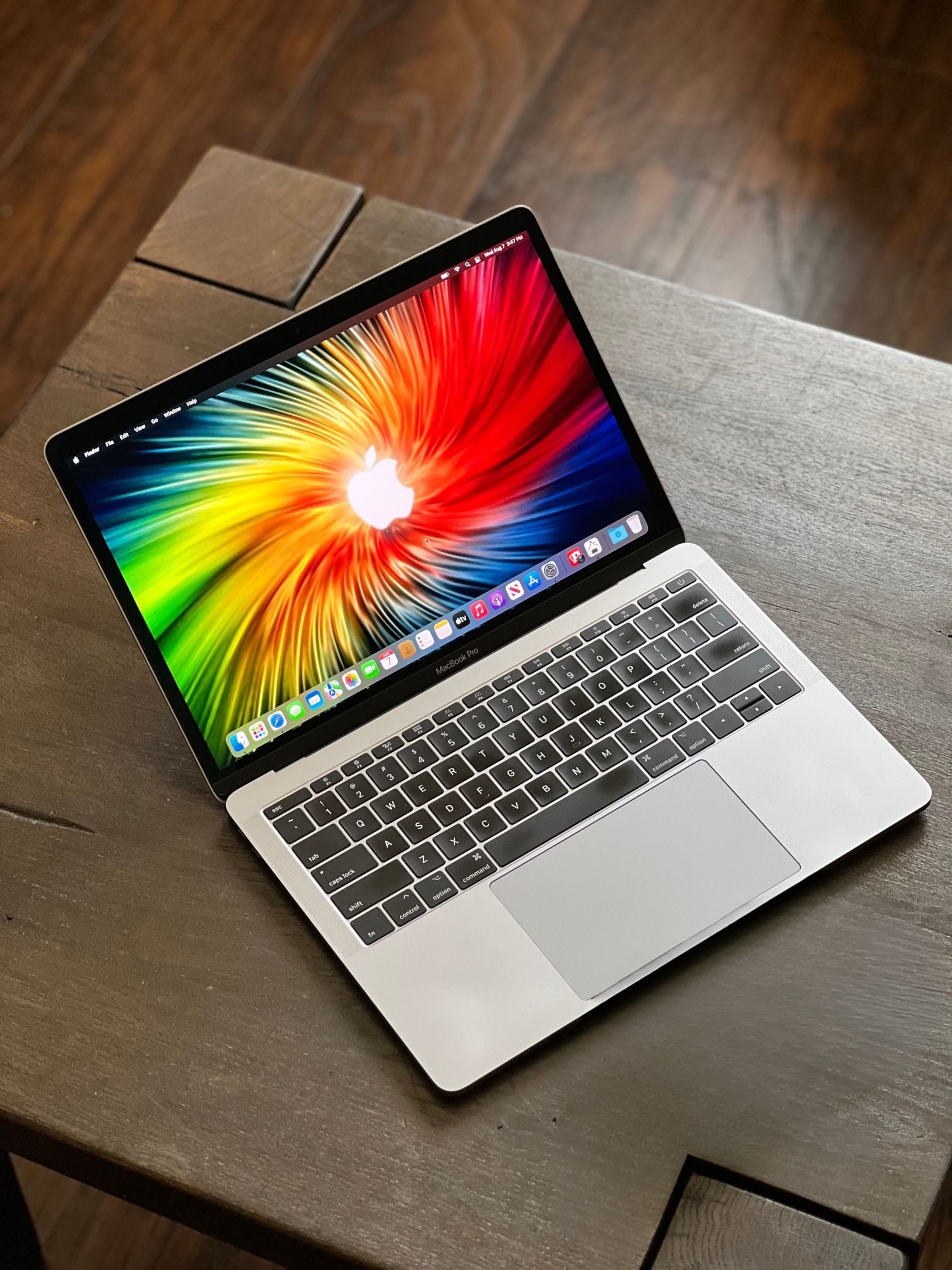 13” MacBook Pro (2.3 GHz i5) 16gb / 256gb