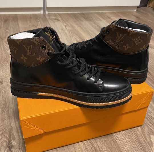 NEW LOUIS VUITTON TRAINERS sneakers Shoes Designer Men Shoes 9.5 US 43 EUR  for Sale in Miami, Florida - OfferUp
