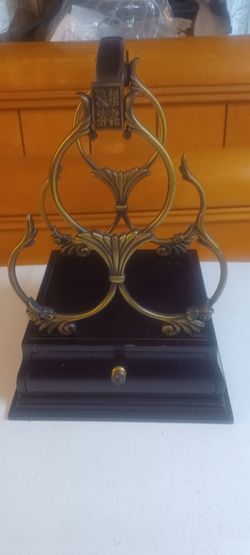 Counter 3 bottle wine holder.