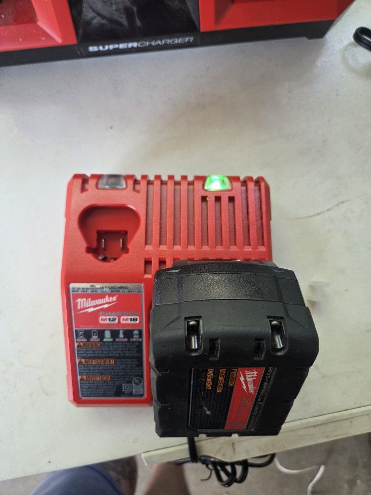Milwaukee 5.0 And M12/18 Charger