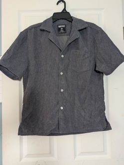 Massive Men's Short-Sleeve Button-Up Shirt in Charcoal Gray Size Small
