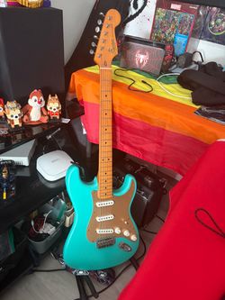 Electric Guitar w case and amp