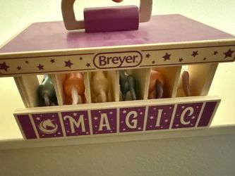 Breyers Unicorn Magic stable toy