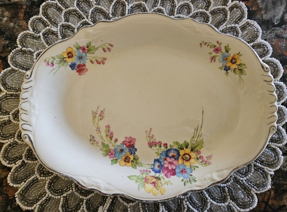 Homer Laughlin Virginia Rose Vintage Serving Platter 11" long x 8.5" wide
Made in the USA