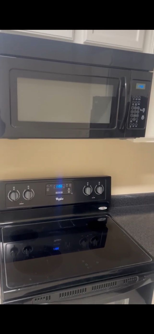 Whirlpool Black Appliance Set OBO