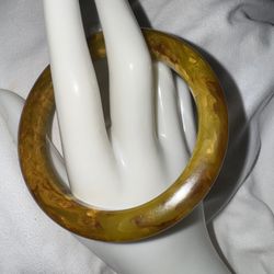 Vintage Beautiful Butterscotch Swirl Bakelite Bangle