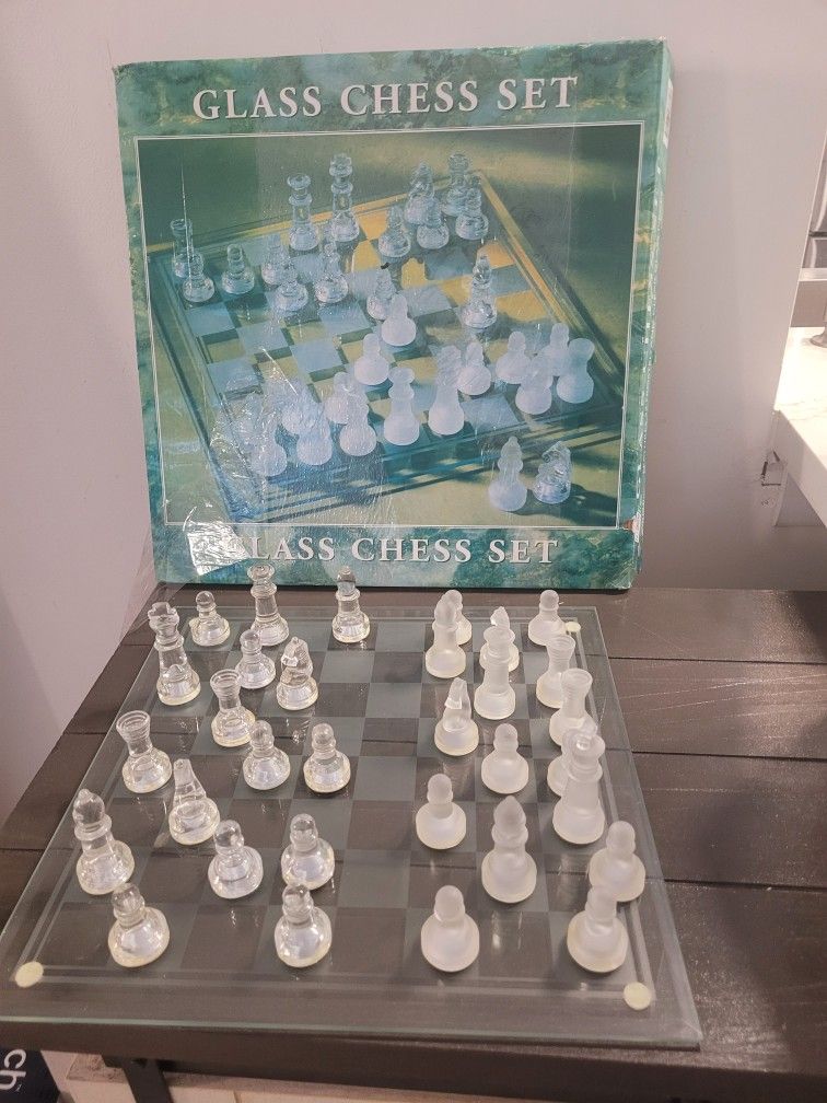 Glass chess set