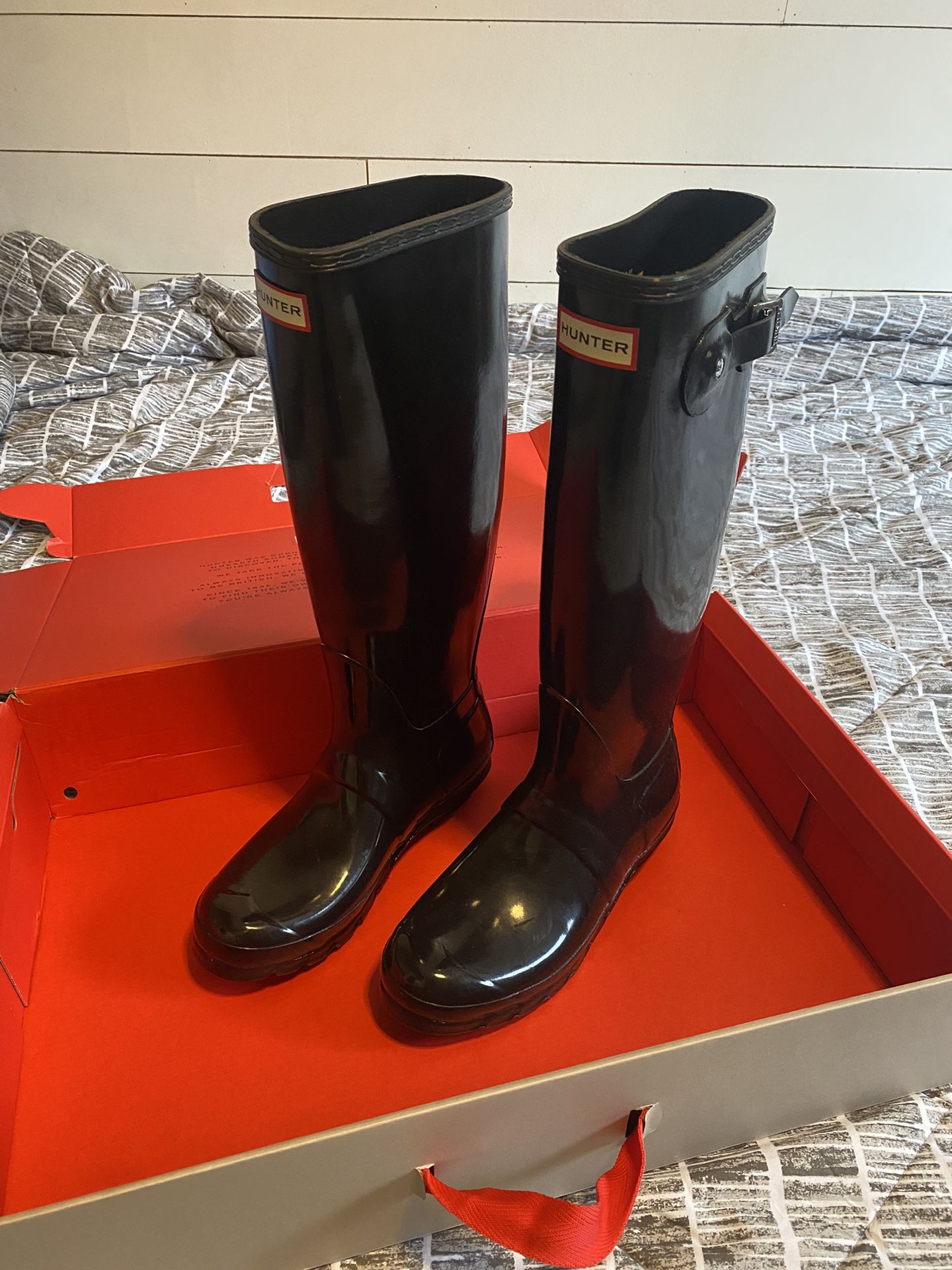 Brand New Size 8 Hunter Boots