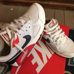 MENS NIKE SIZE 8.5 NO CREASES