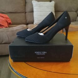 Vera Wang Heel 