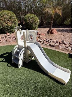 Toddler playset and slide