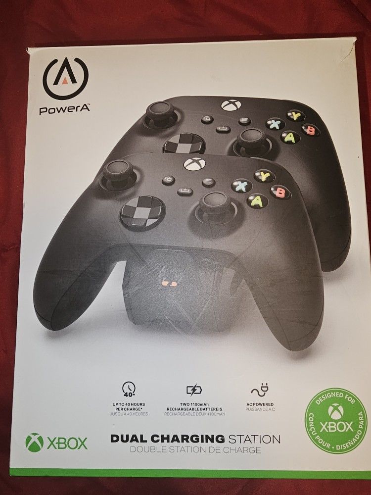 Excellent Condition DUAL CHARGING STATION FOR XBOX SERIES X
