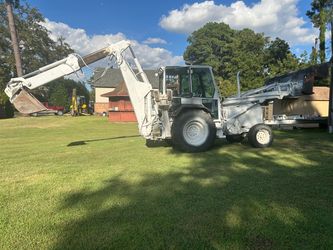 NEW HOLLAND BACKHOE 575D