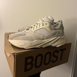 Adidas Yeezy Boost 700