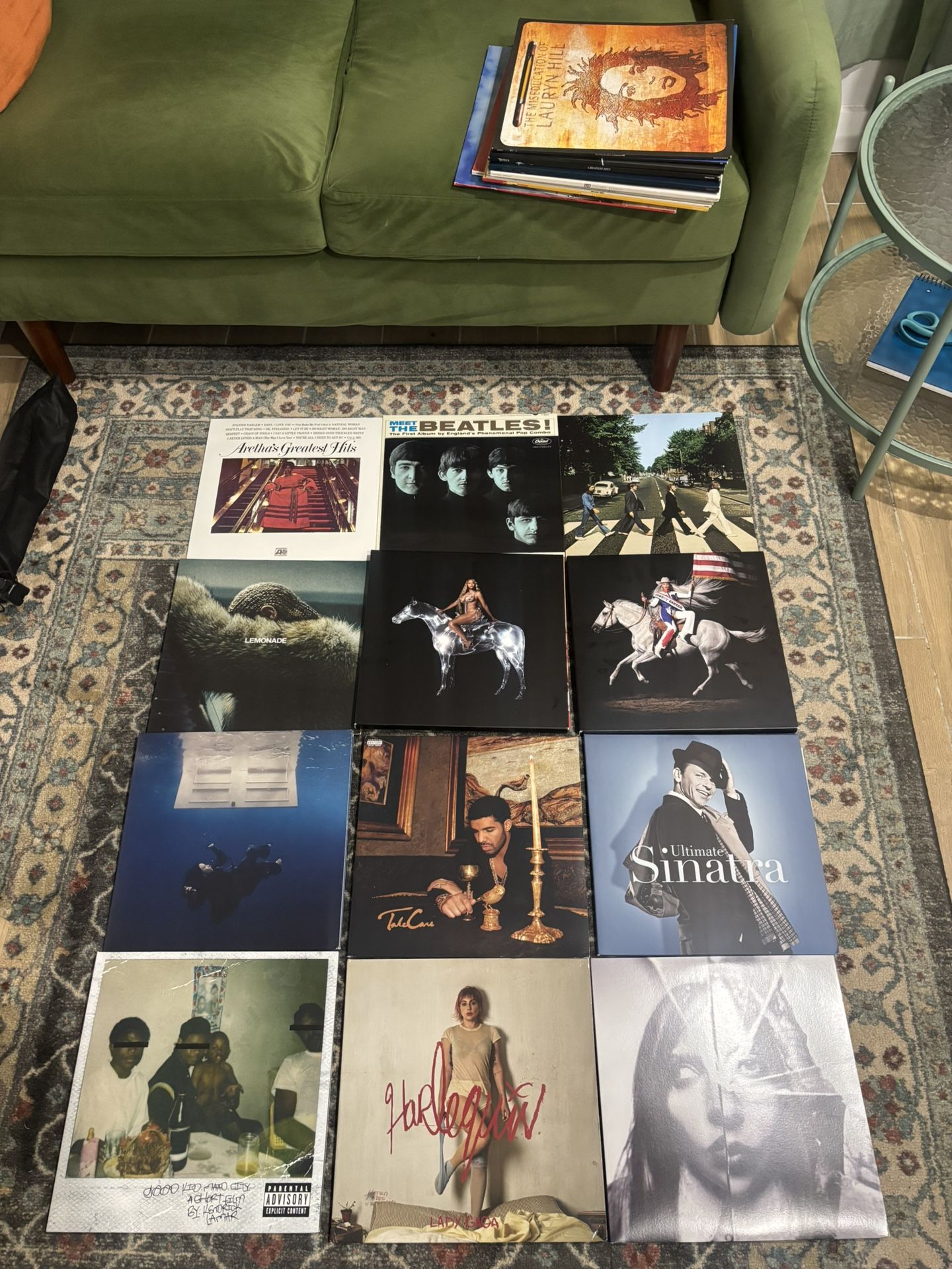 Record player + 23 Vinyl records