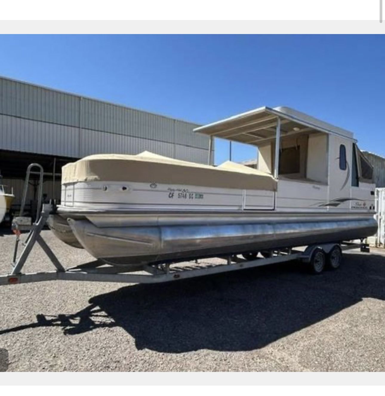 2005 Tracker Party Hut 30 Pontoon