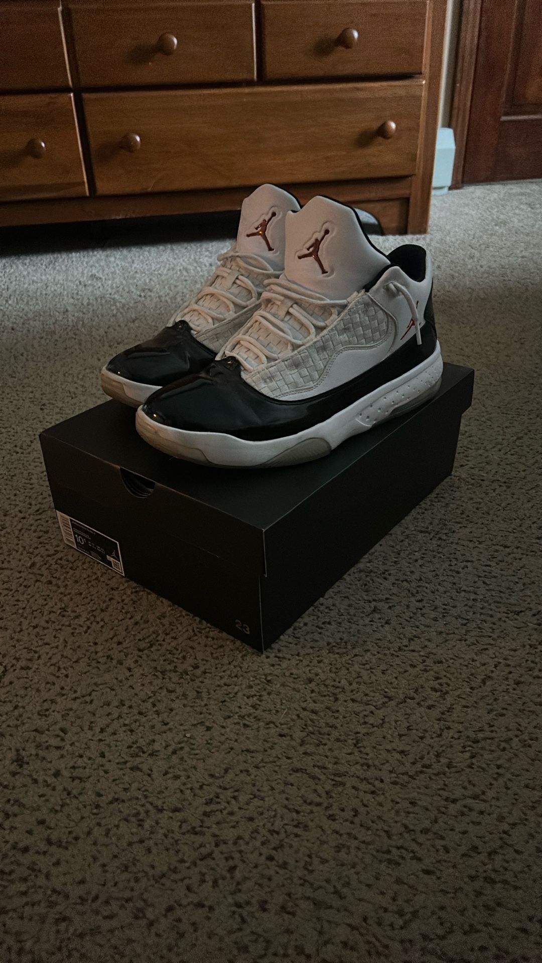 Air Jordan Max Aura 2 Size 10.5